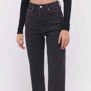 NWT Levi’s Ribcage Straight Jean – Feelin’ Cagey